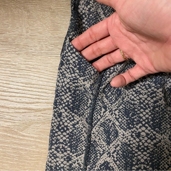 Athleta Ultimate 7/8‎ Tight - Picture 7 of 10